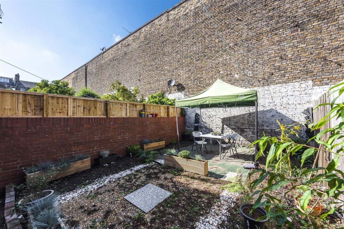 2 bedroom property for sale in Hartland Road, London, NW6 £625,000