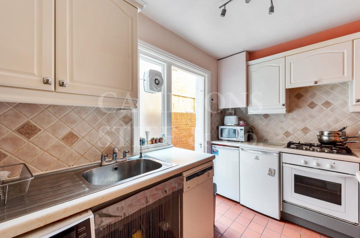 2 bedroom property for sale in Hartland Road, London, NW6 £625,000
