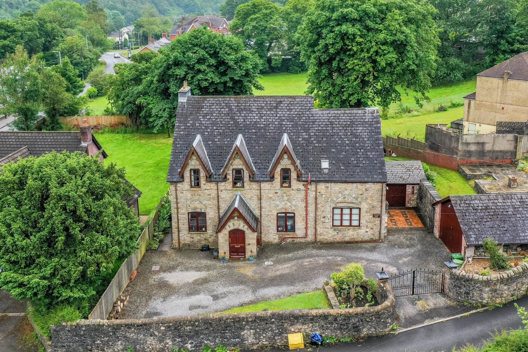 6 bedroom property for sale in Vicarage Lane, Abersychan, Pontypool £
