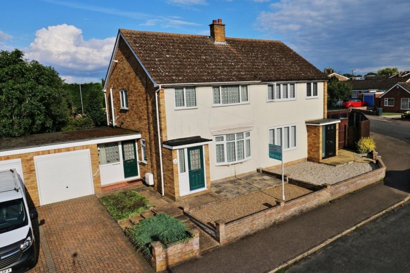 3 bedroom property for sale in Manor Farm Road, St Neots, PE19 £315,000