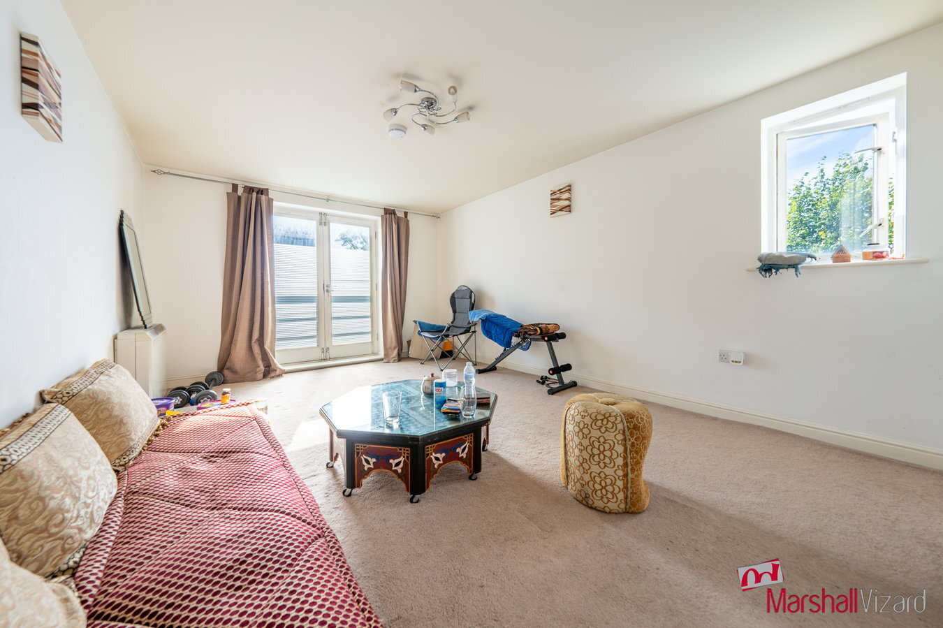 2 bedroom property for sale in Ovaltine Drive, Kings Langley, WD4 £