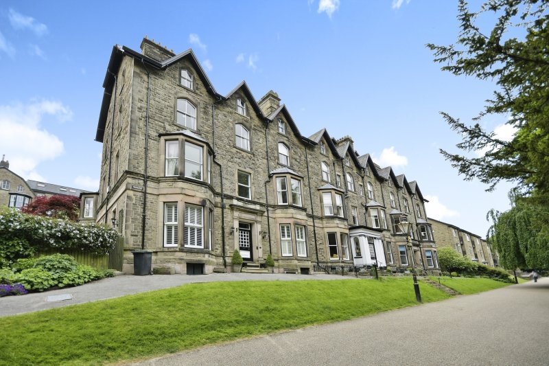 2 bedroom property for sale in Broad Walk, Buxton, Derbyshire, SK17