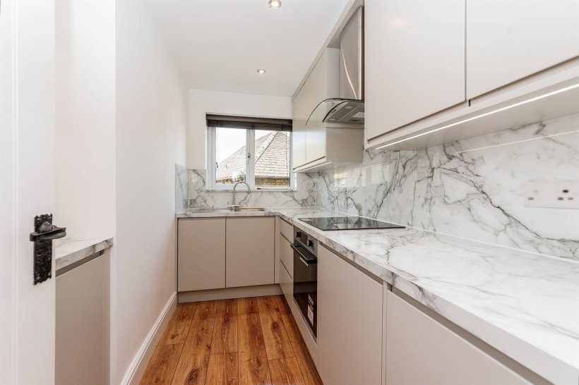 Phillips Court, Stamford 2 bedroom apartment Knight Partnership