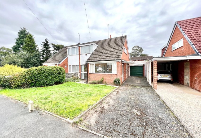 2 bedroom property for sale in The Deansway, Kidderminster