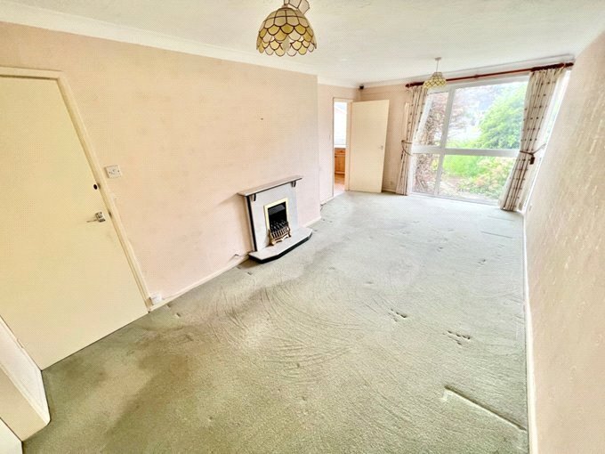 2 bedroom property for sale in The Deansway, Kidderminster