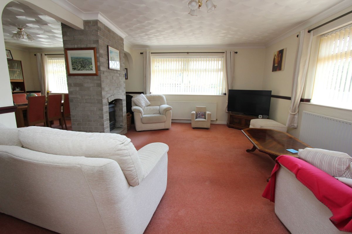 5 bedroom property for sale in Rhoose Road, Rhoose, CF62 £475,000