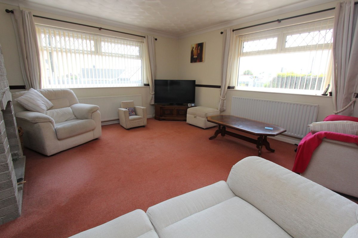 5 bedroom property for sale in Rhoose Road, Rhoose, CF62 £475,000