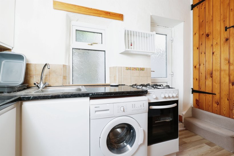 South View, Braithwaite, Keighley 2 bedroom terraced house Holroyds