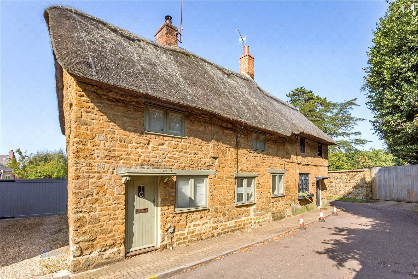 2 bedroom property for sale in Hawke Lane, Banbury, OX15 - Guide price  £349,000
