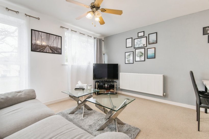 Hinkler Road, Southampton 2 bedroom apartment Fox & Sons