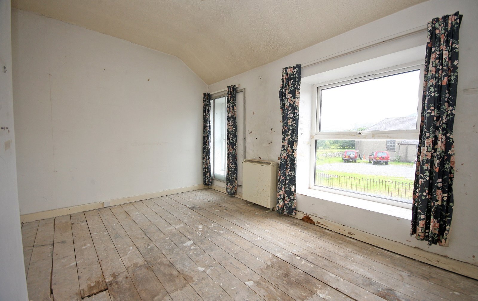 2 bedroom property for sale in Rhedyw Road, Llanllyfni, Caernarfon