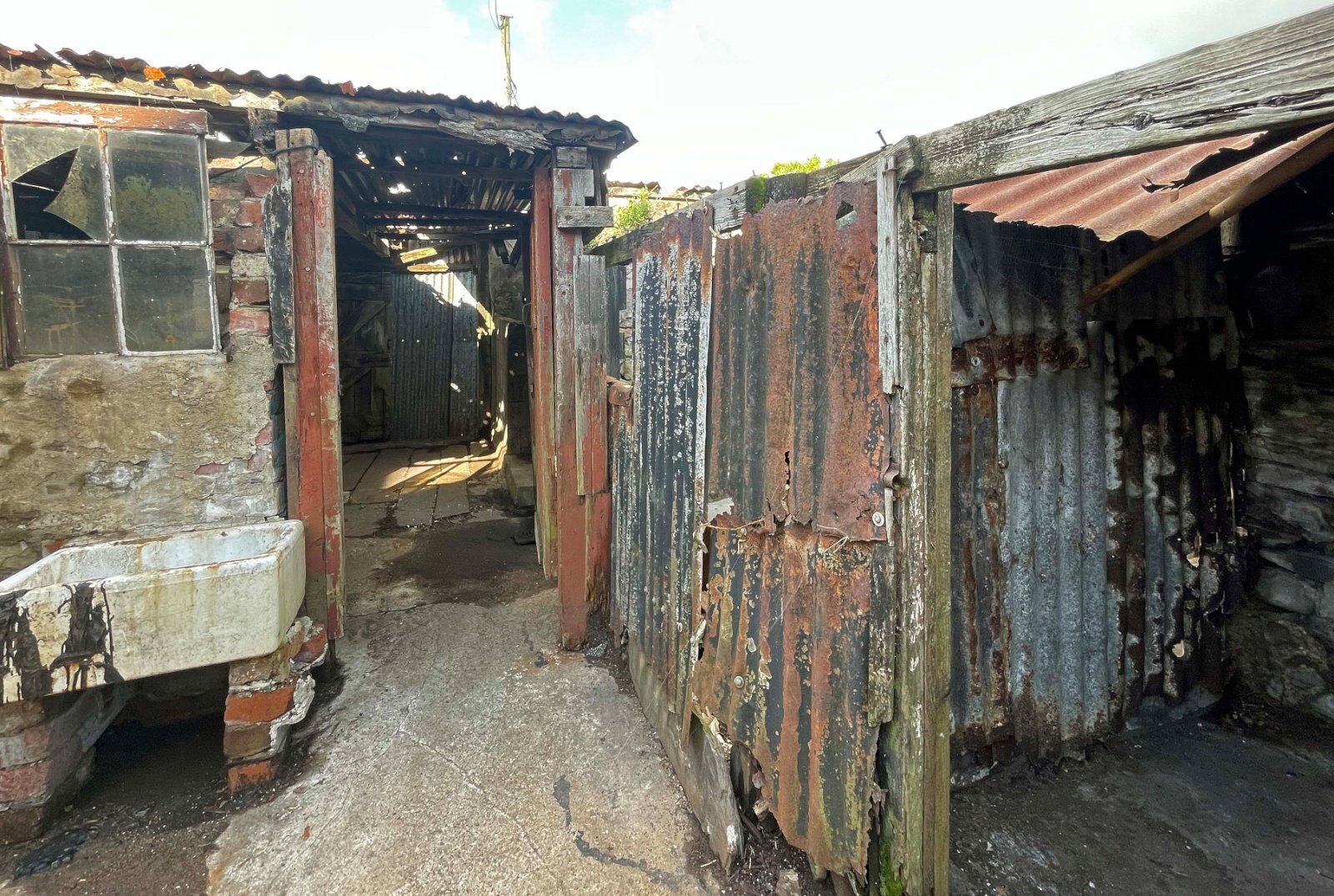 2 bedroom property for sale in Rhedyw Road, Llanllyfni, Caernarfon