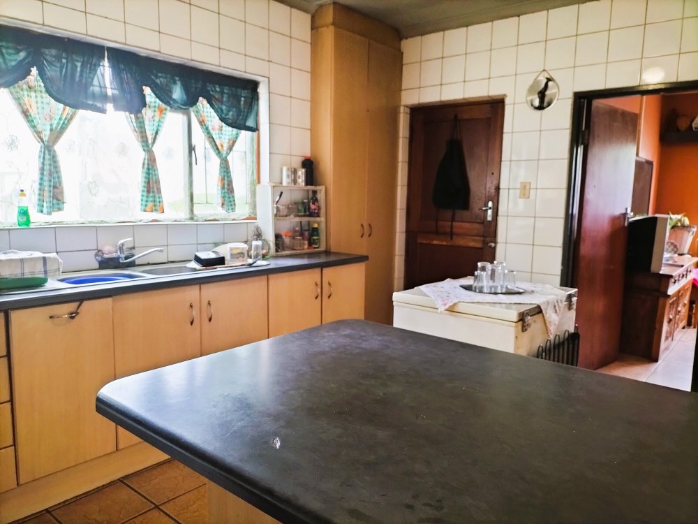 4 bedroom property for sale in Napier, Napier, Western Cape £93,712
