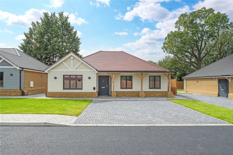 3 bedroom property for sale in Oak Hill Road, Stapleford Abbotts, Essex