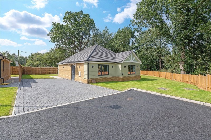 3 bedroom property for sale in Oak Hill Road, Stapleford Abbotts, Essex