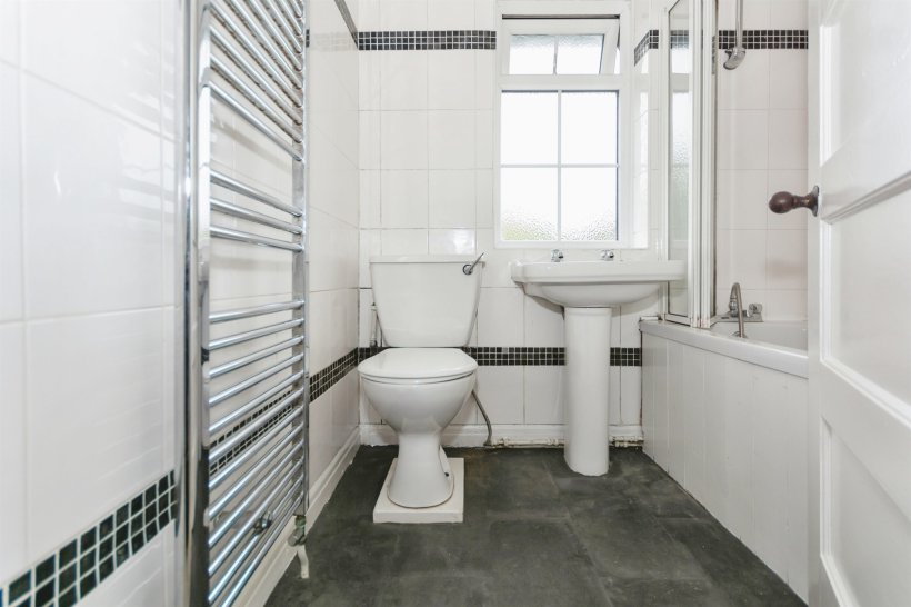 Shenley Fields Road, Birmingham 3 bedroom terraced house Shipways