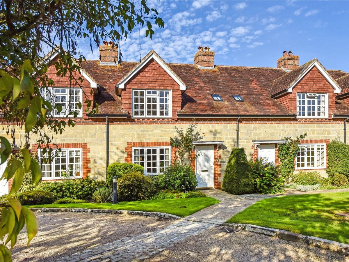 JacksonStops 2 bedroom property for sale in Cowdray Court, North