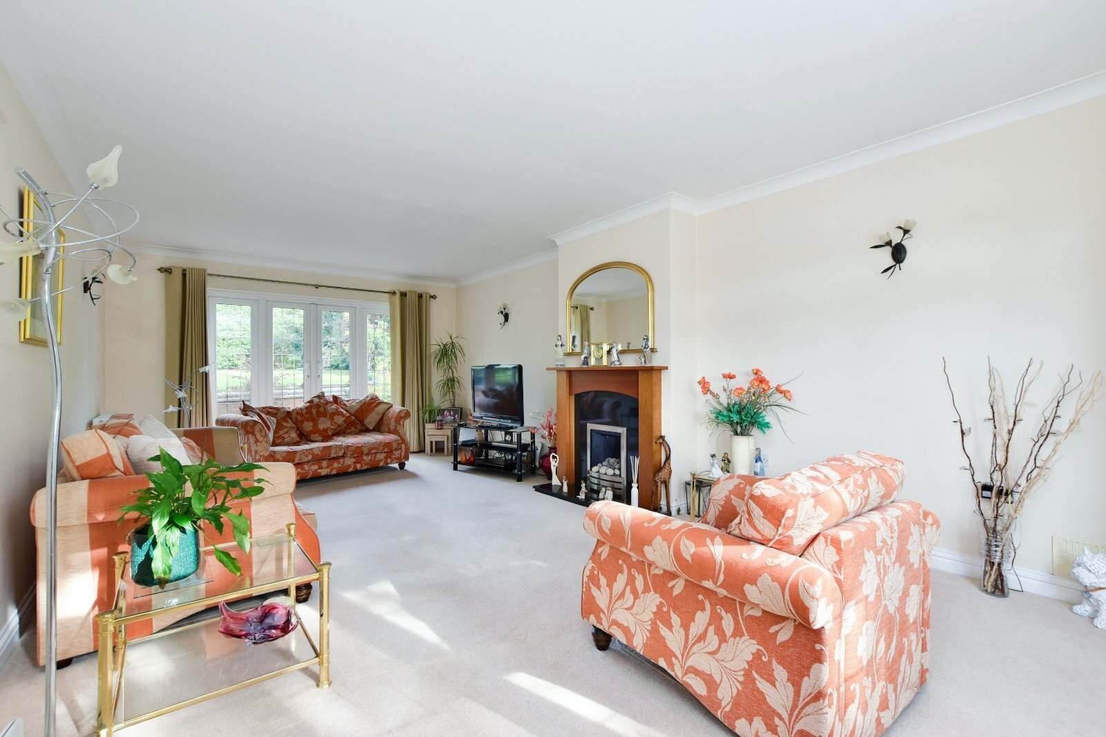 5 bedroom property for sale in Abbots Road, Abbots Langley