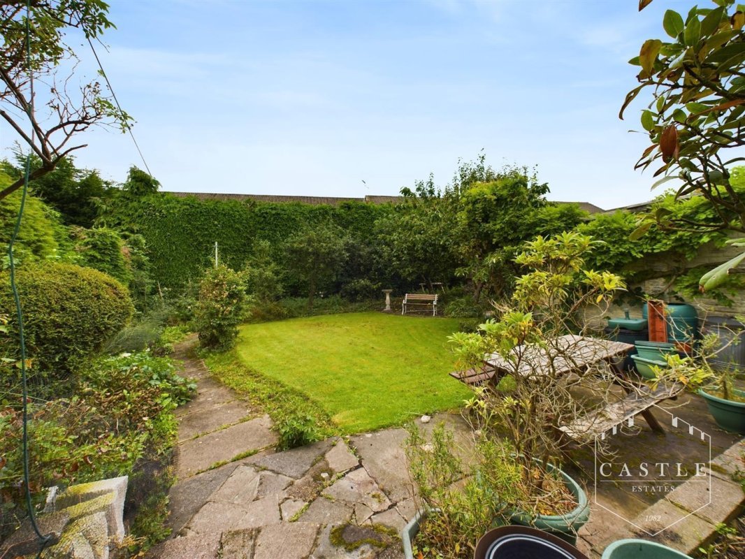 3 bedroom property for sale in Middlefield Lane, Hinckley Offers in