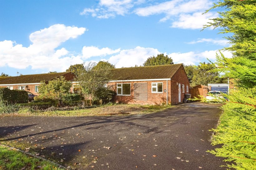 Farleigh Close, Westbury 2 bedroom semidetached bungalow Sequence
