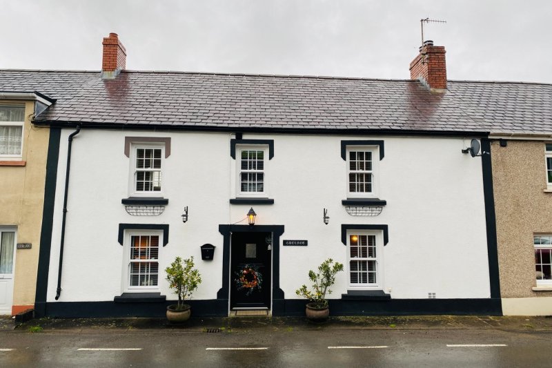 4 bedroom property for sale in Llanwnnen, Lampeter, SA48 £275,000