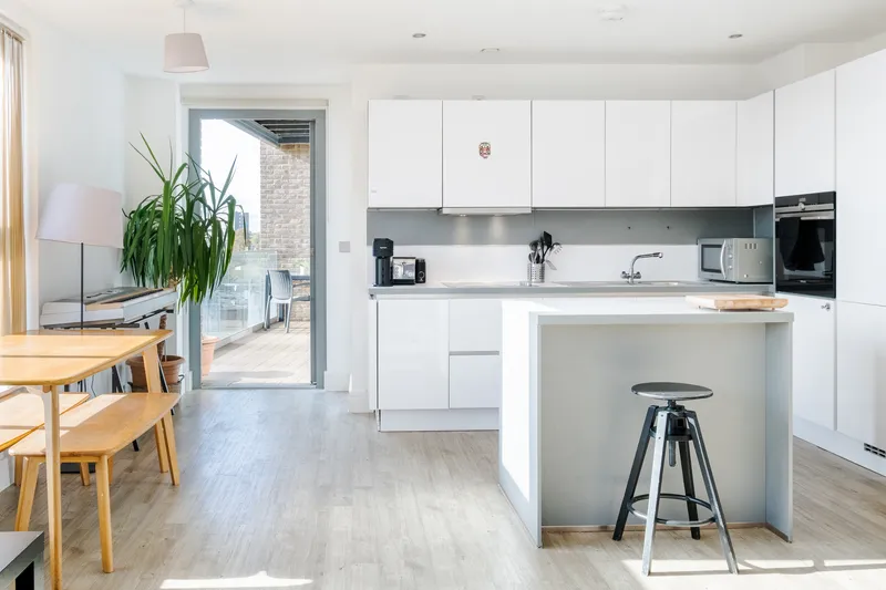3 bedroom property for sale in Boleyn Road, London, N16 - £770,000