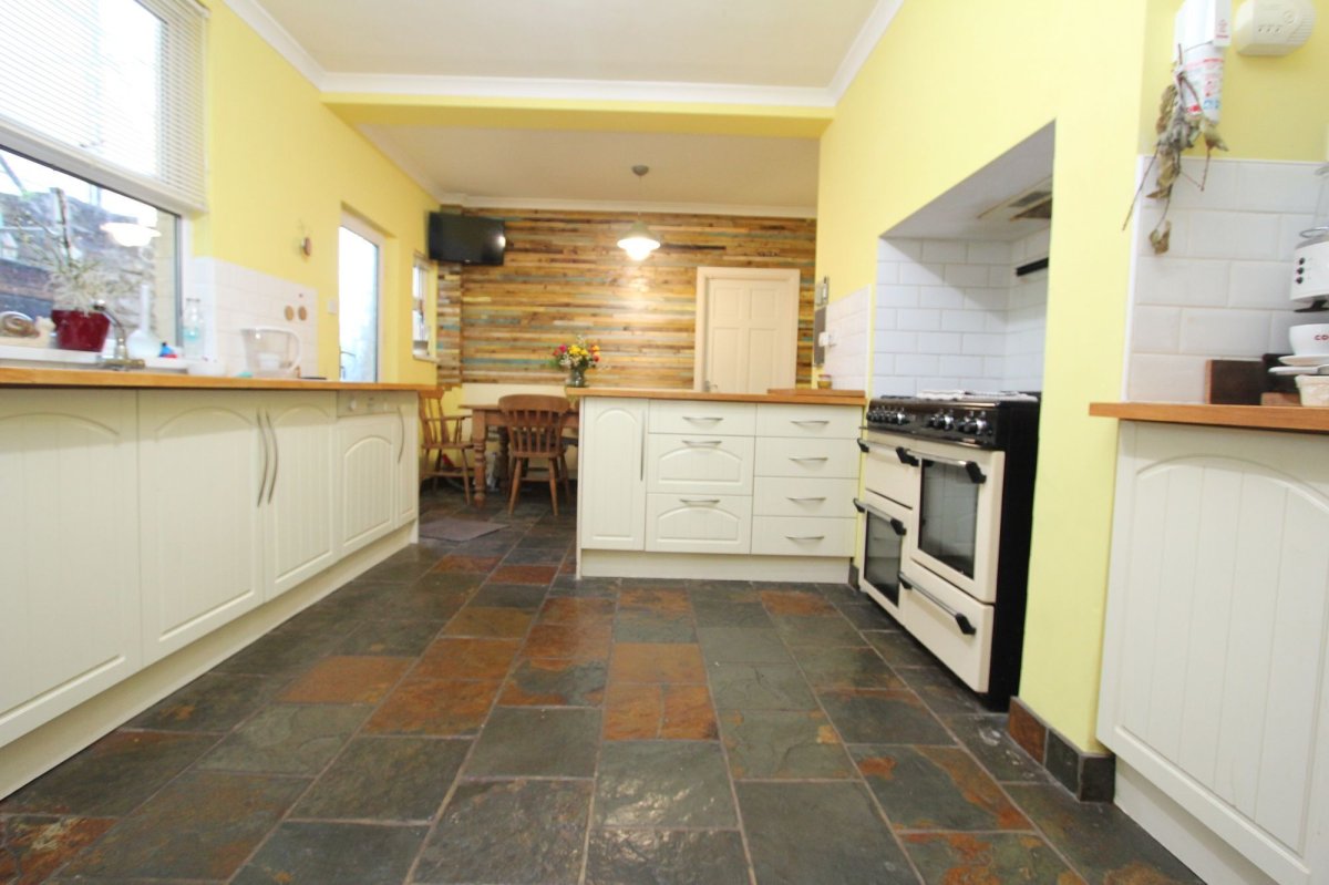 5 bedroom property for sale in St. Nicholas Road, Barry, CF62 £345,000