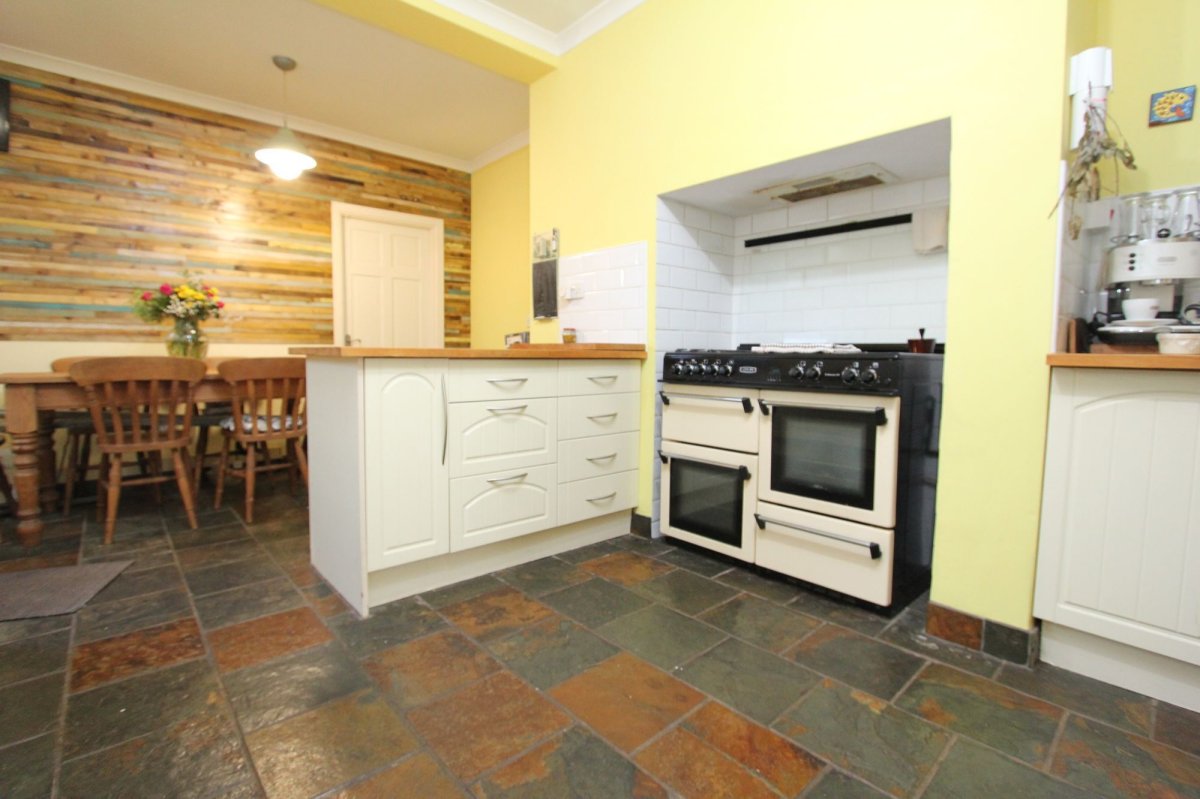 5 bedroom property for sale in St. Nicholas Road, Barry, CF62 £345,000