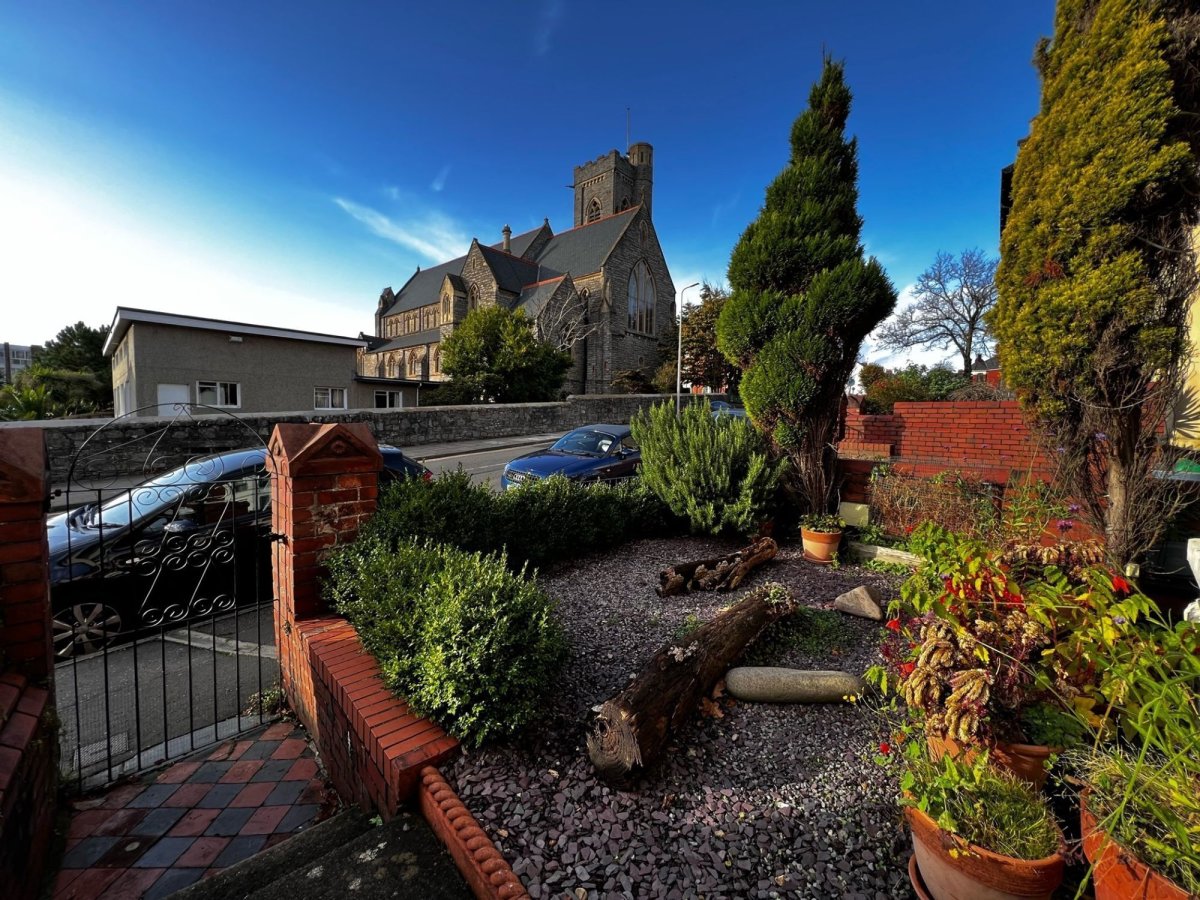 5 bedroom property for sale in St. Nicholas Road, Barry, CF62 £345,000