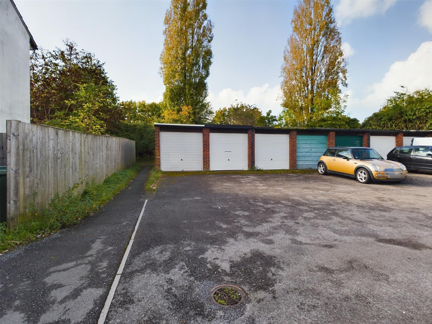 2 bedroom property for sale in Allington Drive, Barrs Court, Bristol