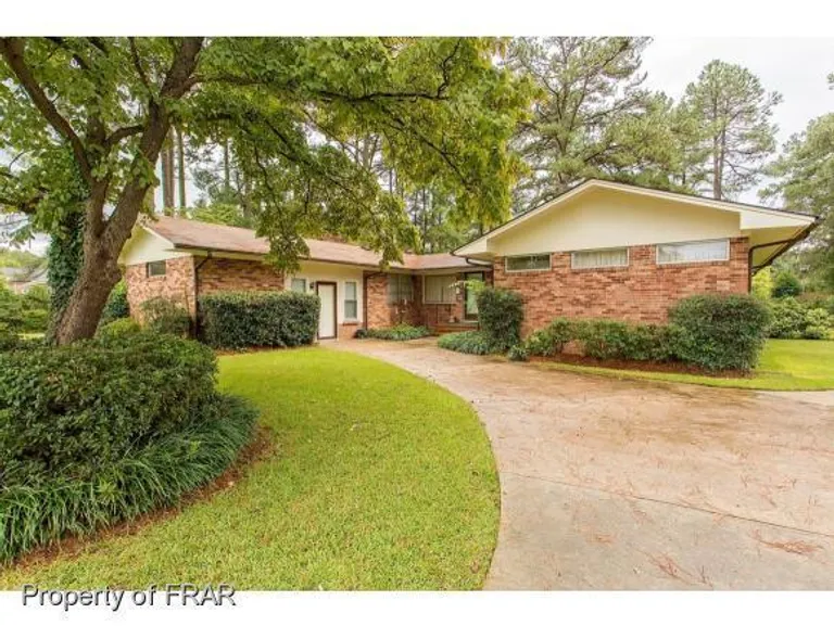 319 Stacy Weaver Dr, Fayetteville, NC 28311