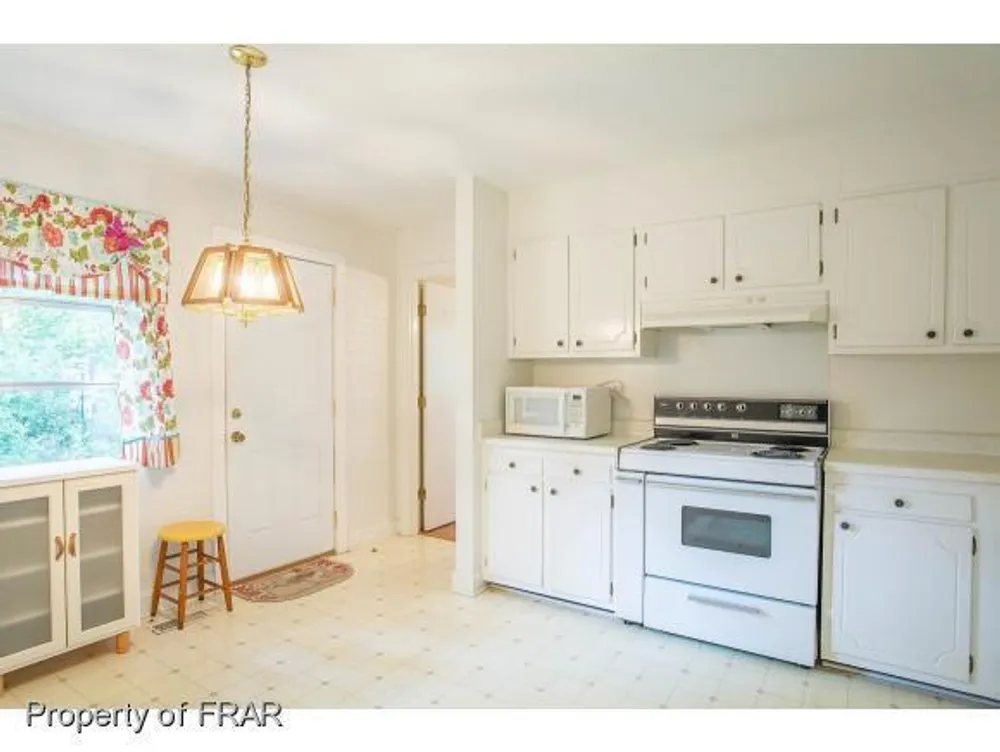 319 Stacy Weaver Dr, Fayetteville, NC 28311