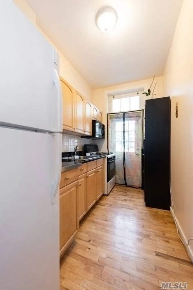 71-39 66th Pl, New York, NY 11385