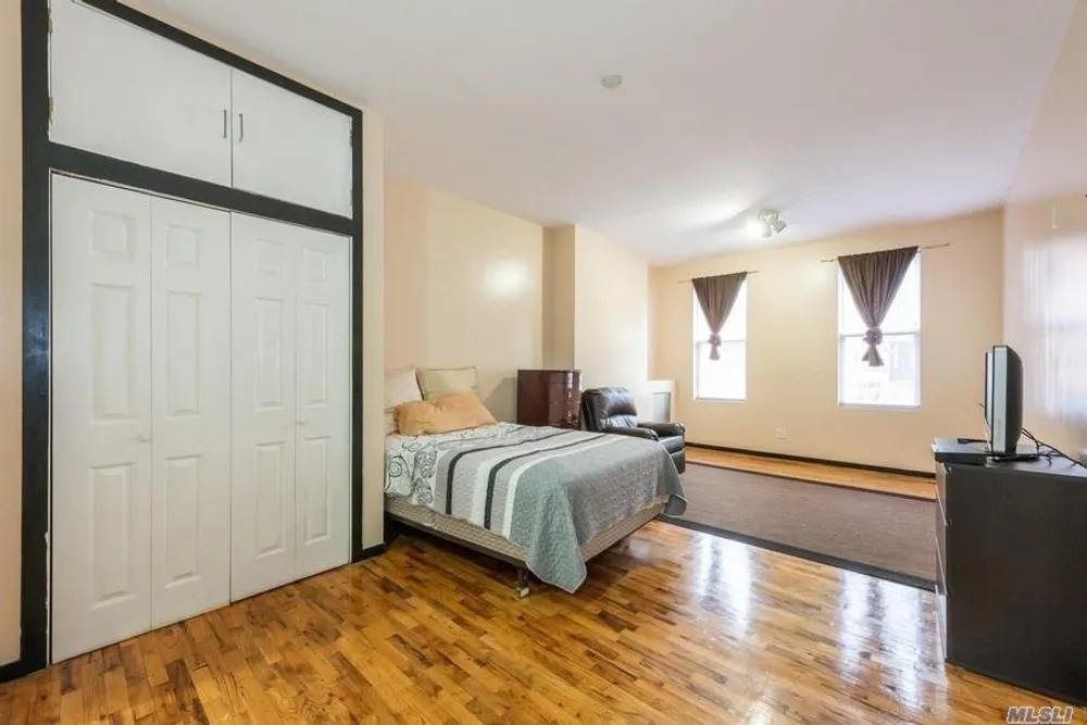 71-39 66th Pl, New York, NY 11385