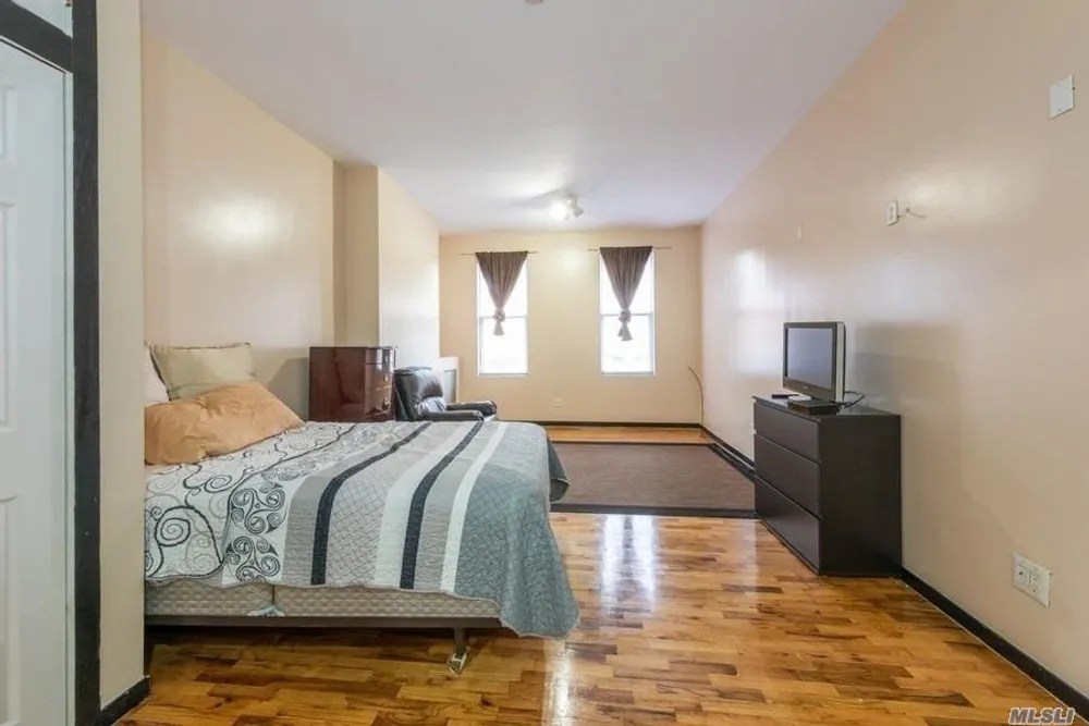 71-39 66th Pl, New York, NY 11385