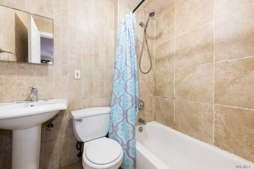 71-39 66th Pl, New York, NY 11385