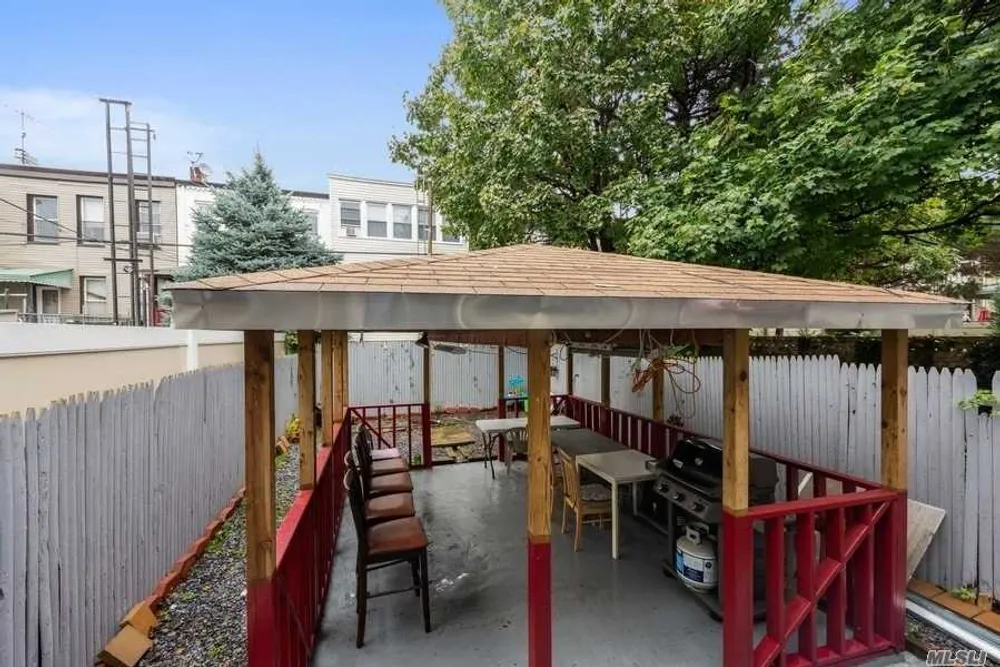 71-39 66th Pl, New York, NY 11385