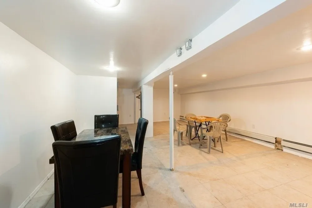 71-39 66th Pl, New York, NY 11385