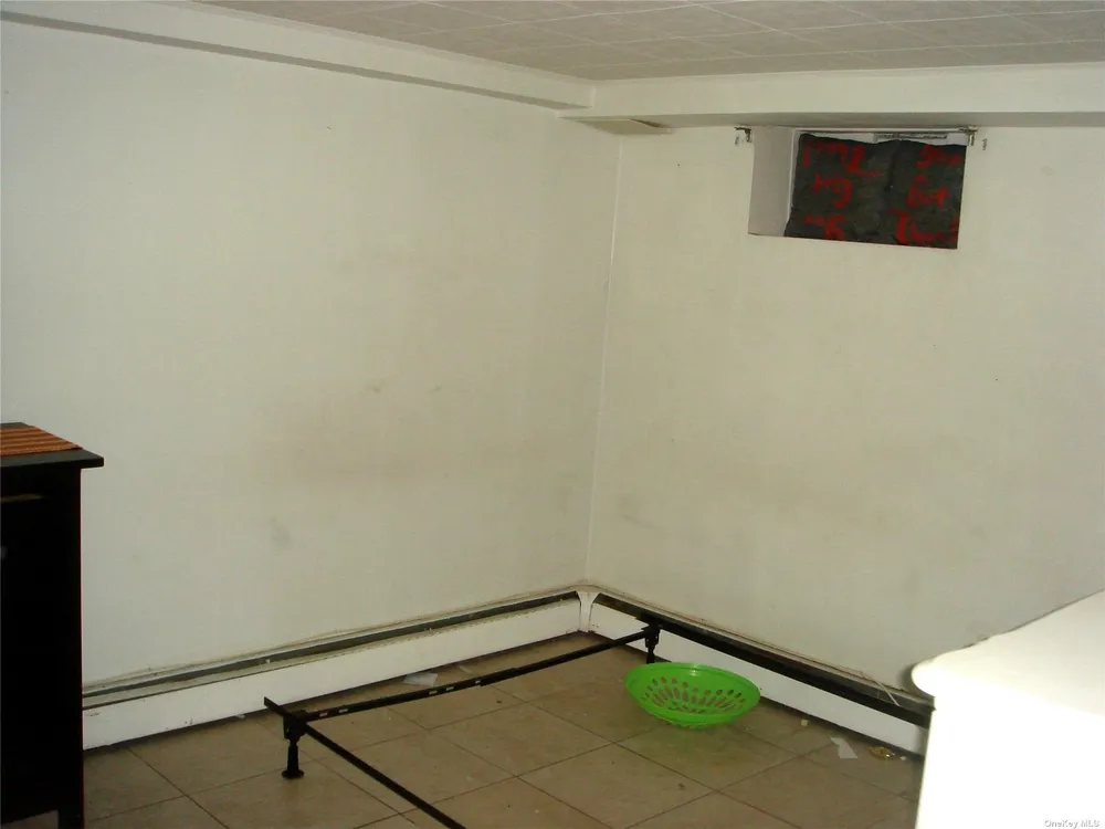 1323 Globe Ave, Elmont, NY 11003