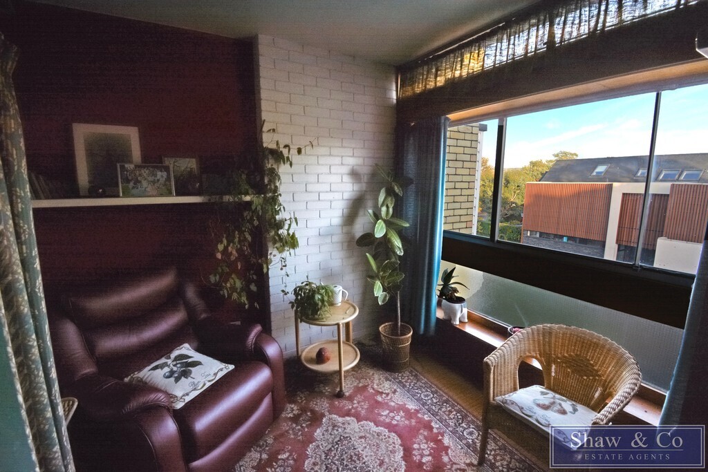 3 bedroom property for sale in Blandford Road, Teddington £850,000