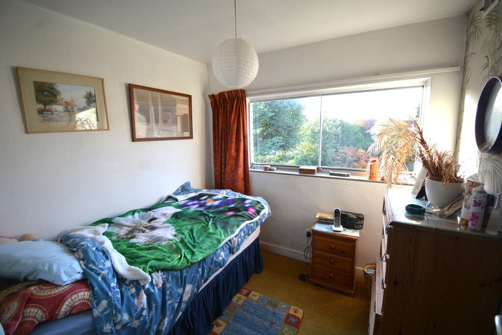 3 bedroom property for sale in Blandford Road, Teddington £850,000