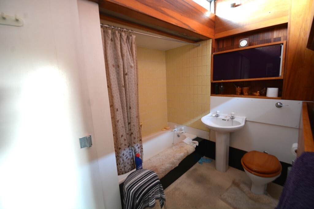 3 bedroom property for sale in Blandford Road, Teddington £850,000