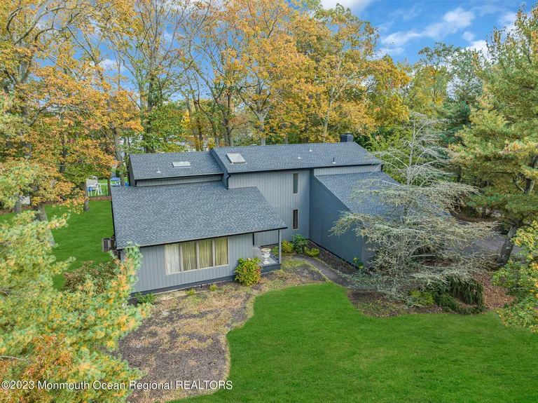 6 Marc Rd, West Long Branch, NJ 07764