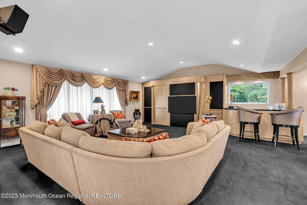 6 Marc Rd, West Long Branch, NJ 07764