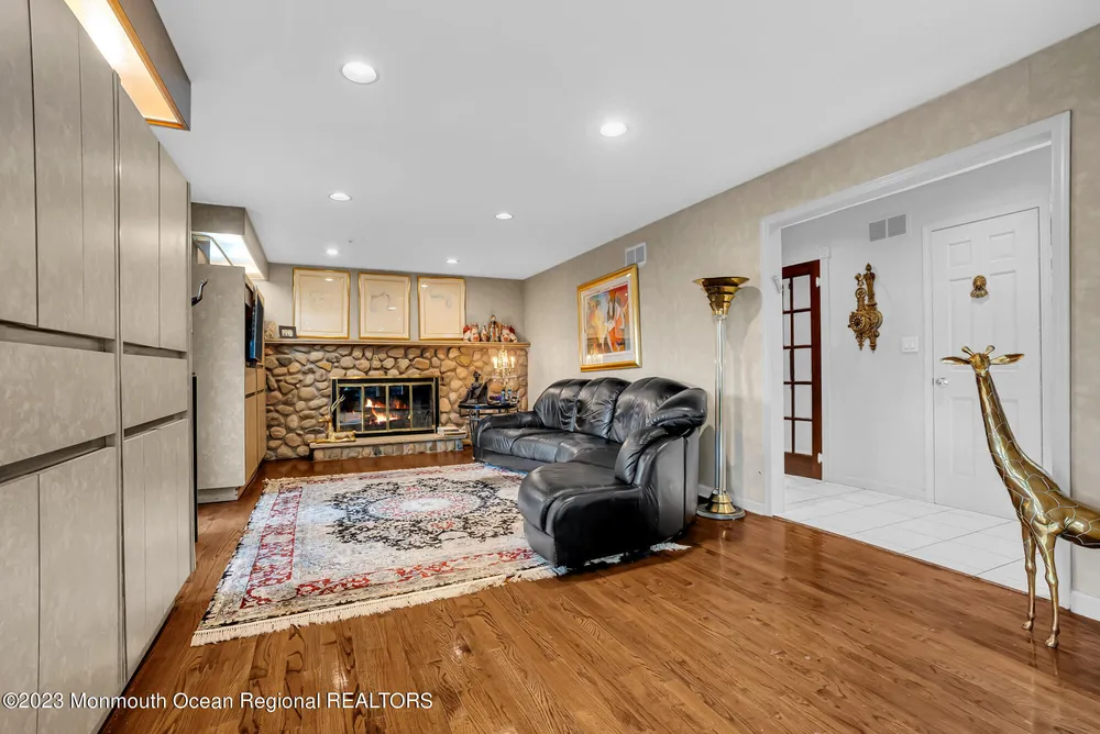 6 Marc Rd, West Long Branch, NJ 07764