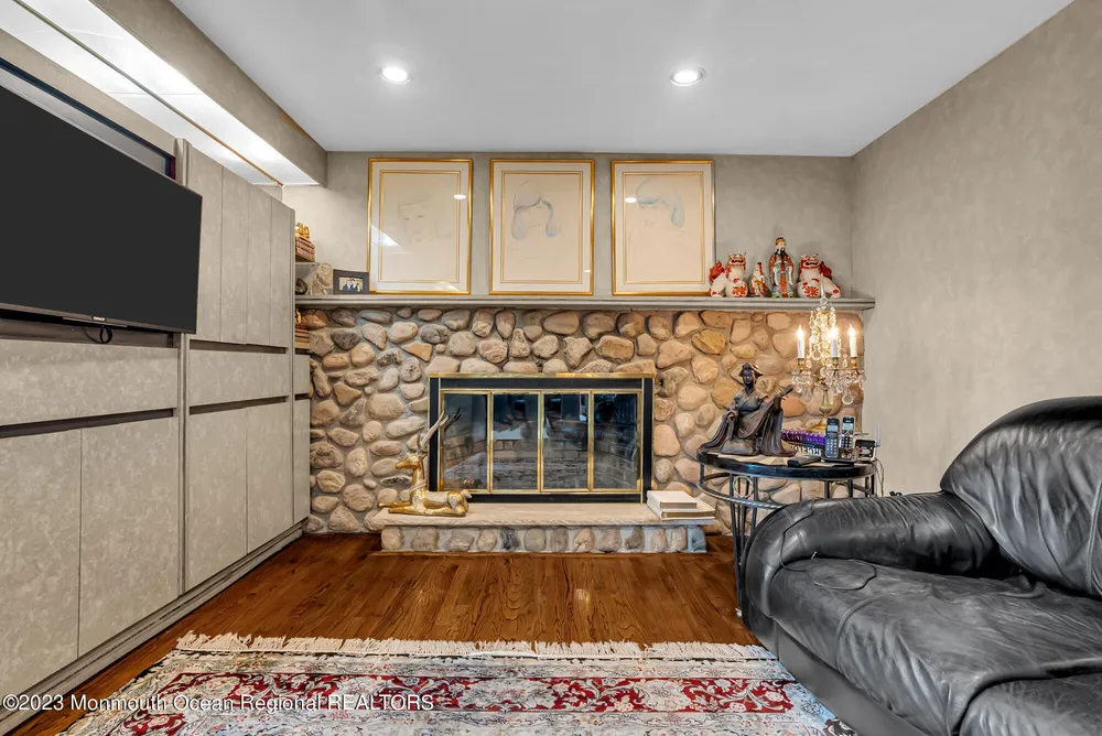 6 Marc Rd, West Long Branch, NJ 07764