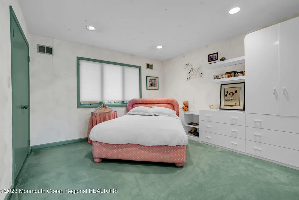 6 Marc Rd, West Long Branch, NJ 07764