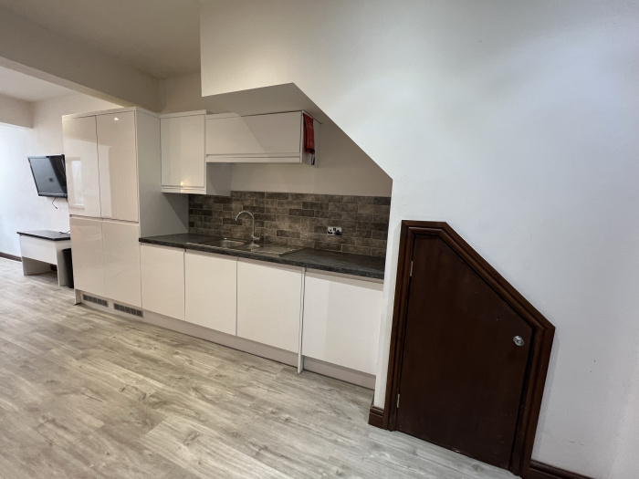 32 Exeter Road Image 6