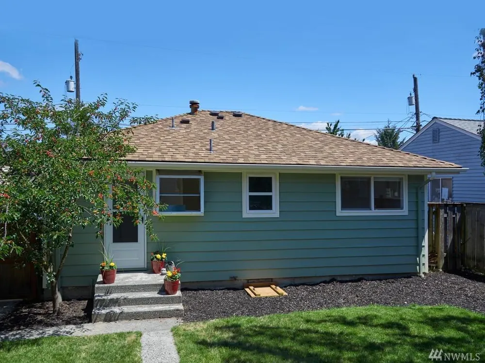 8407 12th Ave SW, Seattle, WA 98106