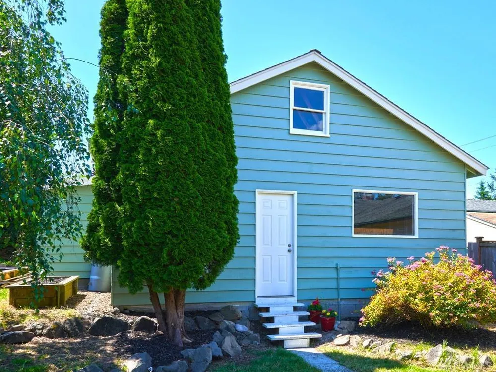 8407 12th Ave SW, Seattle, WA 98106